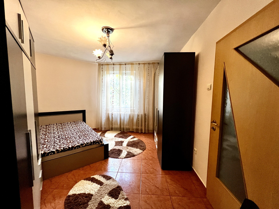 Apartament 3 camere, 70 mp utili, semidecomandat, parter, zona Spitalul Judetean