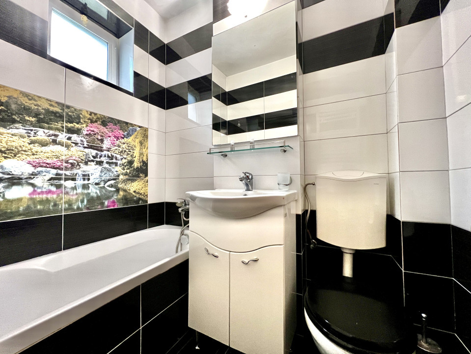 Apartament 3 camere, 70 mp utili, semidecomandat, parter, zona Spitalul Judetean