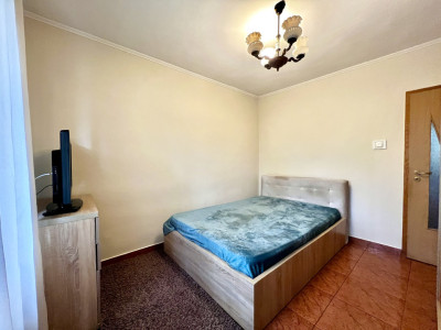 Apartament 3 camere, 70 mp utili, semidecomandat, parter, zona Spitalul Judetean
