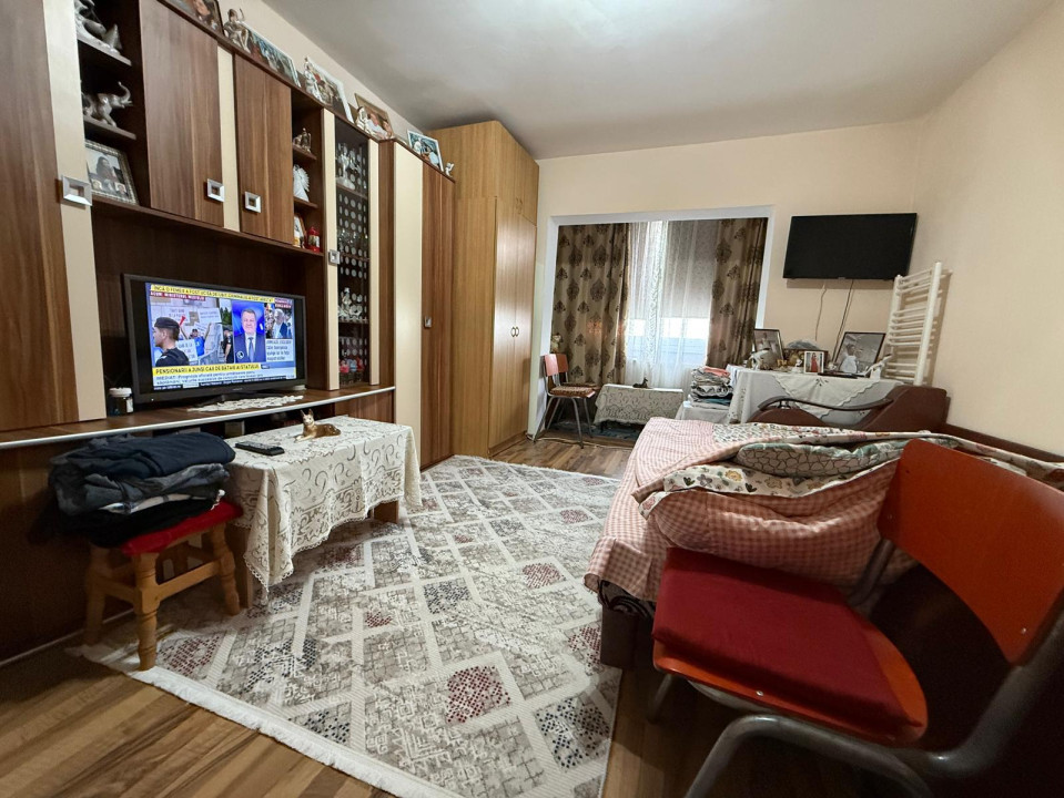 Apartament spatios cu o camera, 35 mp utili, etaj 4 - zona Buziasului