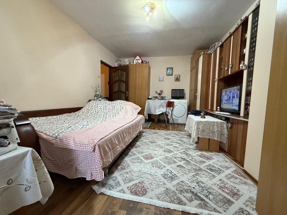 Apartament spatios cu o camera, 35 mp utili, etaj 4 - zona Buziasului