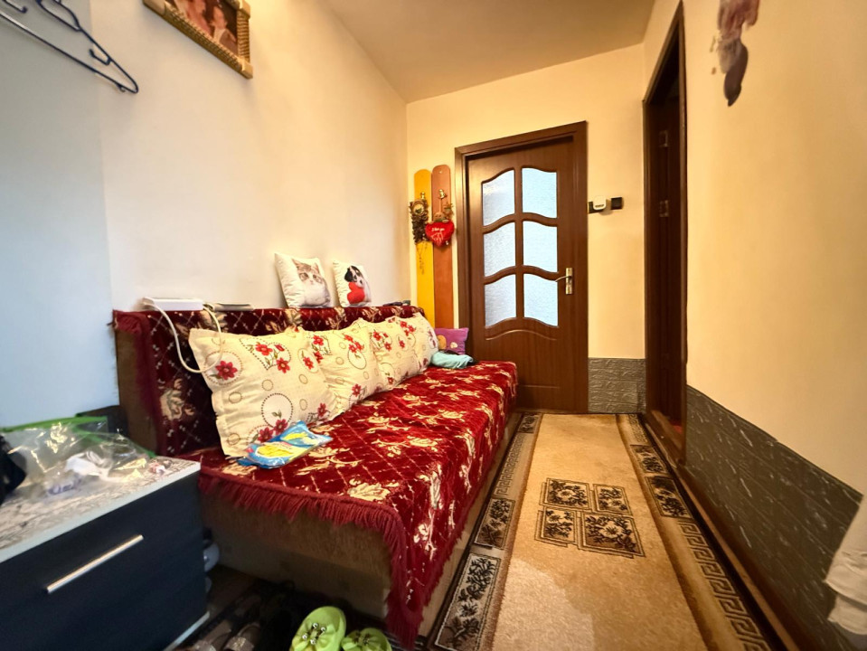 Apartament spatios cu o camera, 35 mp utili, etaj 4 - zona Buziasului