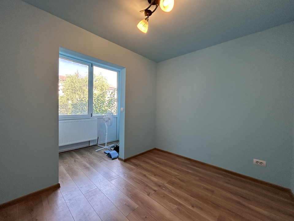 Apartament 4 camere, decomandat, 77mp, etaj 1/4 in zona Soarelui 
