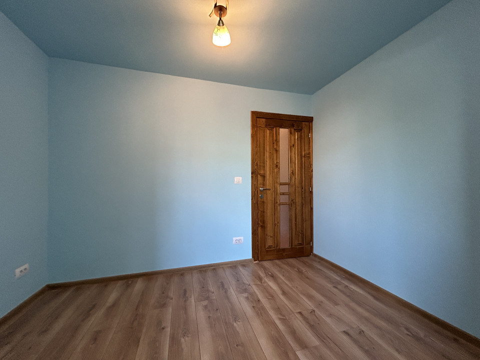 Apartament 4 camere, decomandat, 77mp, etaj 1/4 in zona Soarelui 