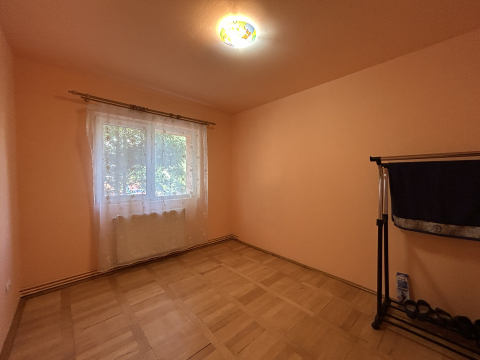 Apartament 4 camere, decomandat, 77mp, etaj 1/4 in zona Soarelui 