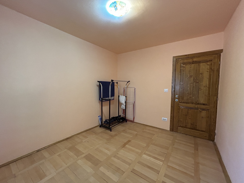 Apartament 4 camere, decomandat, 77mp, etaj 1/4 in zona Soarelui 