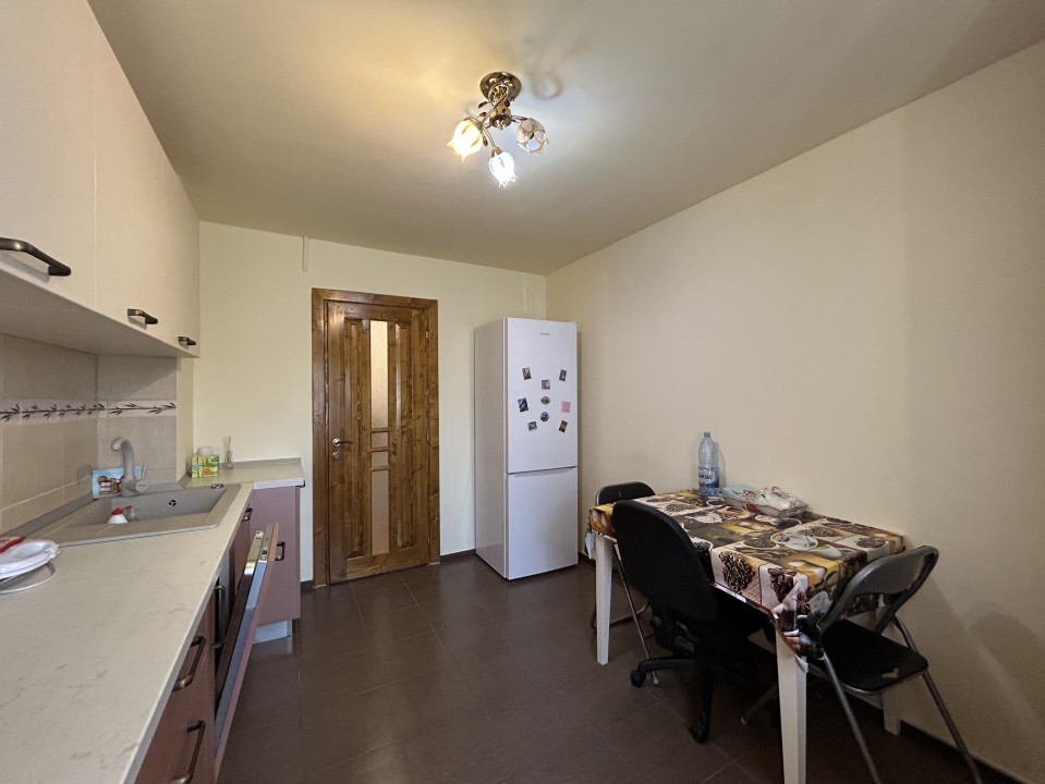 Apartament 4 camere, decomandat, 77mp, etaj 1/4 in zona Soarelui 