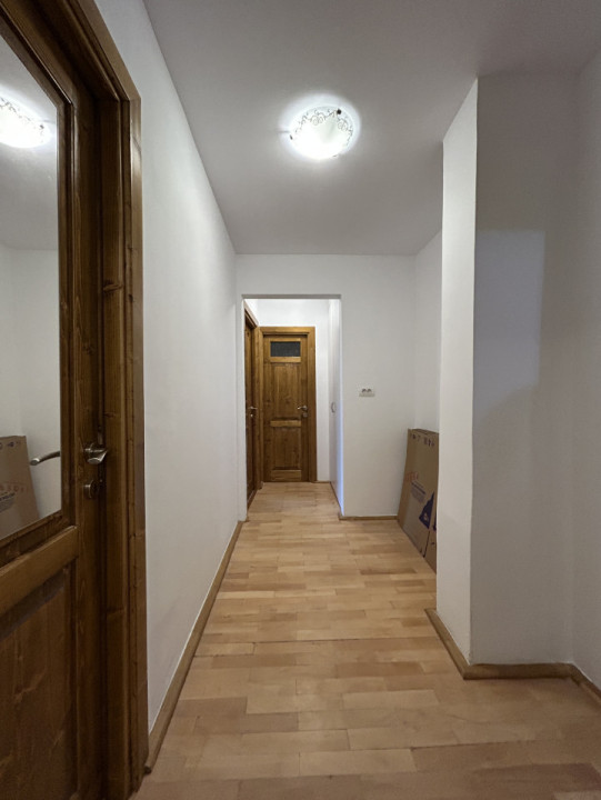 Apartament 4 camere, decomandat, 77mp, etaj 1/4 in zona Soarelui 