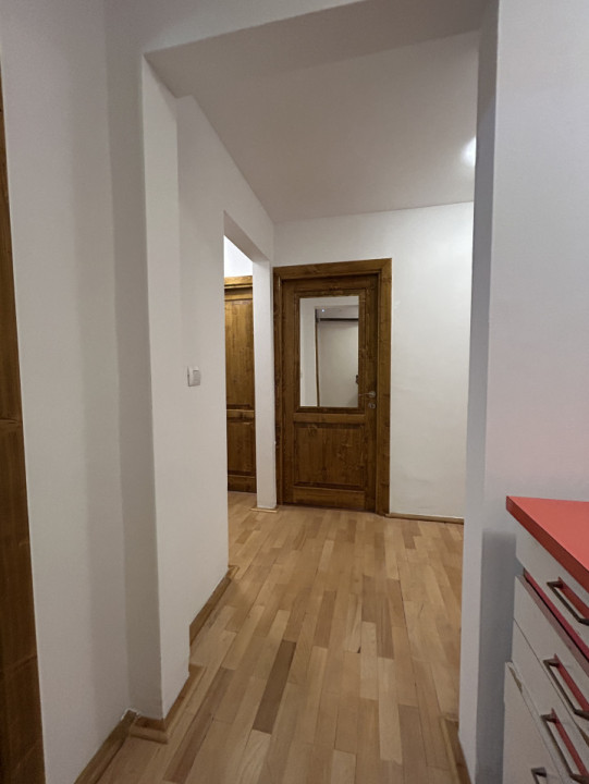 Apartament 4 camere, decomandat, 77mp, etaj 1/4 in zona Soarelui 