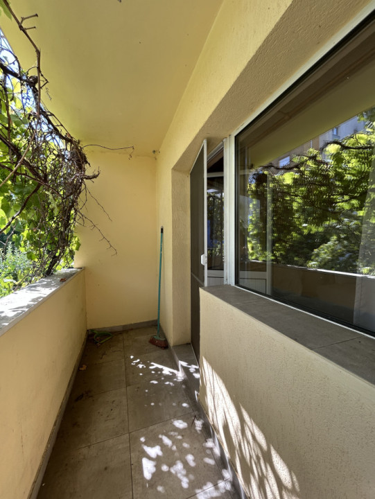 Apartament 4 camere, decomandat, 77mp, etaj 1/4 in zona Soarelui 