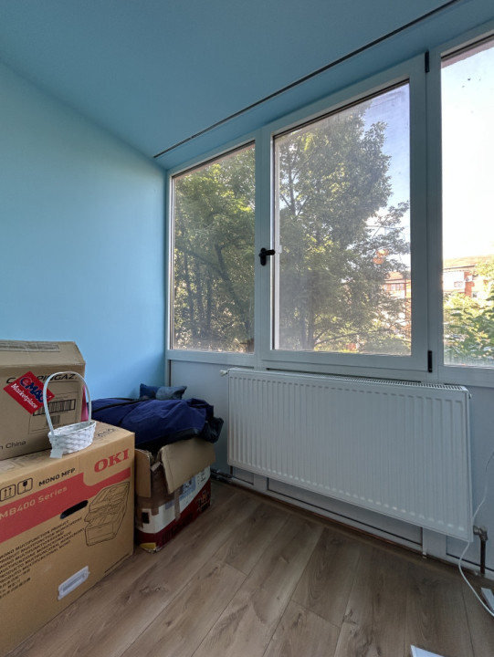 Apartament 4 camere, decomandat, 77mp, etaj 1/4 in zona Soarelui 