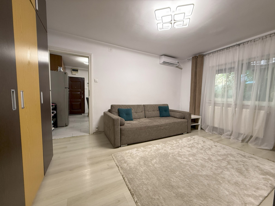 Apartament 2 camere, semidecomandat, 56mp utili in zona Soarelui
