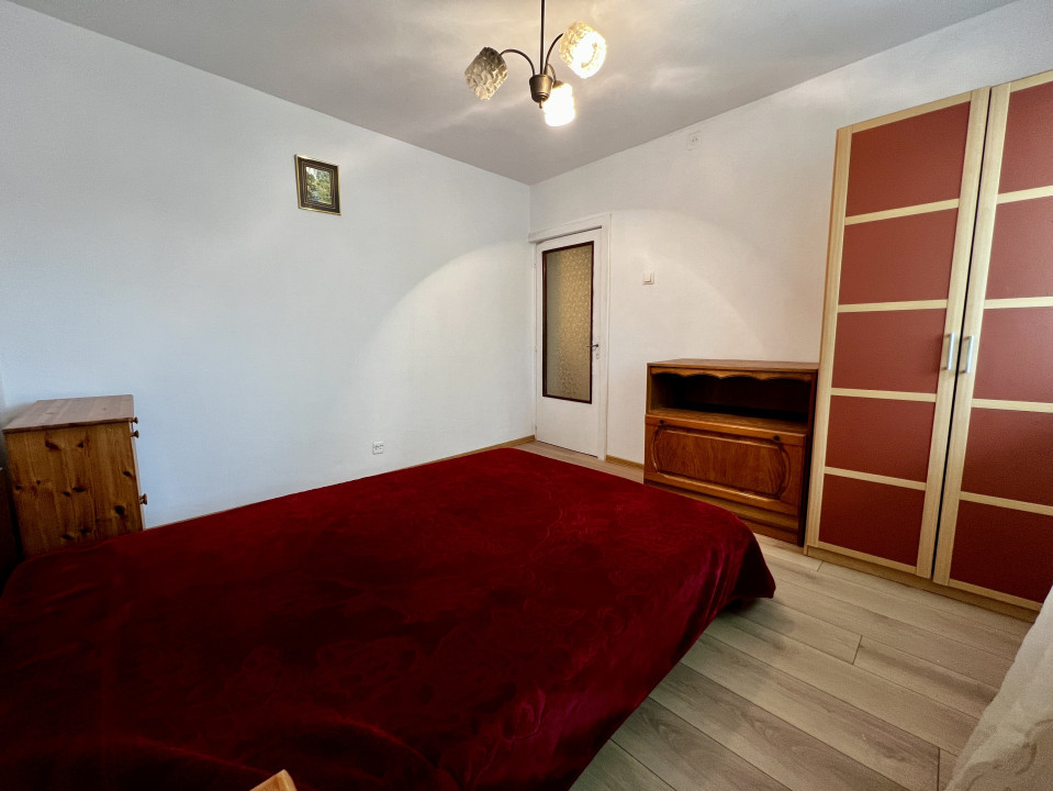 Apartament 3 camere cu garaj, decomandat, etaj intermediar, 65mp, zona Girocului