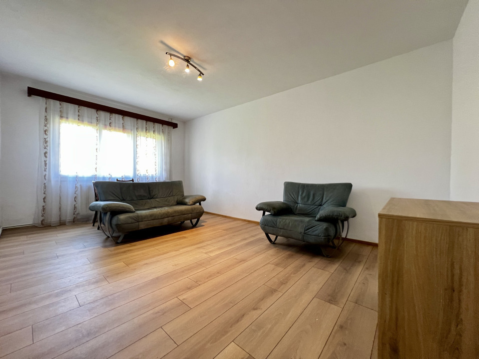 Apartament 3 camere cu garaj, decomandat, etaj intermediar, 65mp, zona Girocului