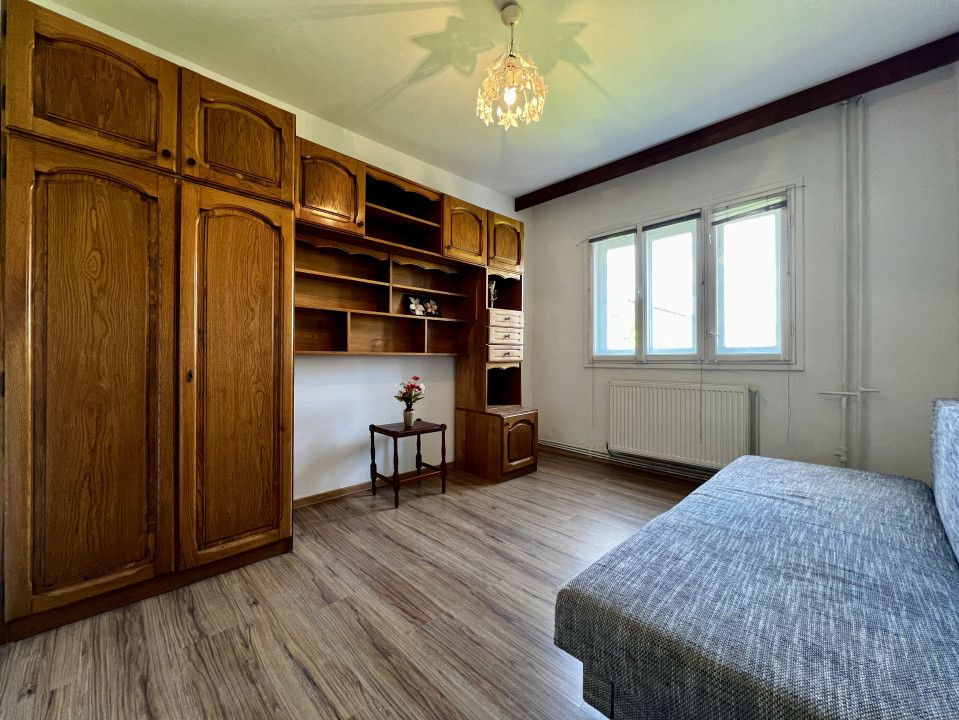 Apartament 3 camere cu garaj, decomandat, etaj intermediar, 65mp, zona Girocului