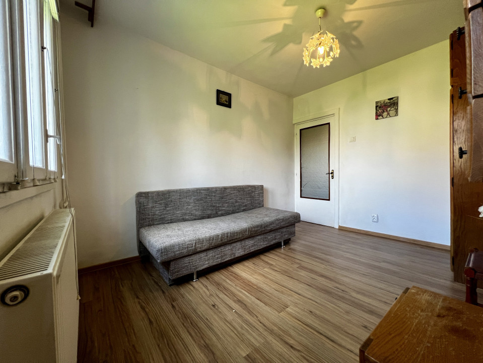 Apartament 3 camere cu garaj, decomandat, etaj intermediar, 65mp, zona Girocului