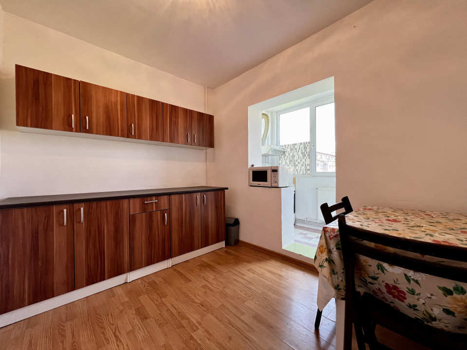 Apartament 3 camere cu garaj, decomandat, etaj intermediar, 65mp, zona Girocului
