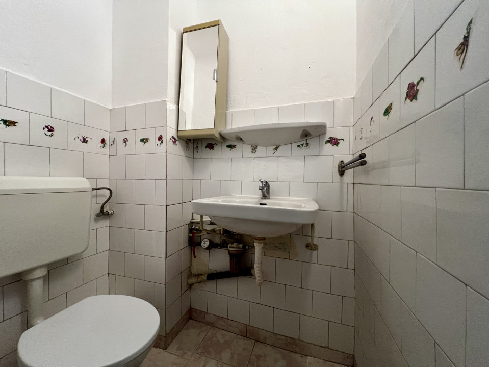Apartament 3 camere cu garaj, decomandat, etaj intermediar, 65mp, zona Girocului
