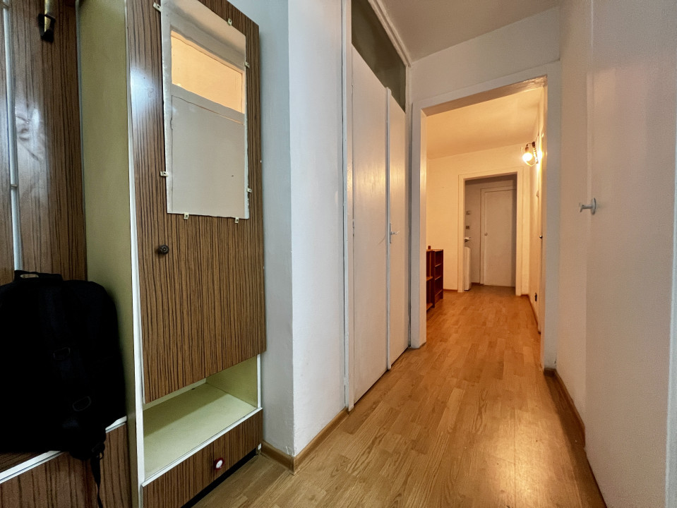 Apartament 3 camere cu garaj, decomandat, etaj intermediar, 65mp, zona Girocului