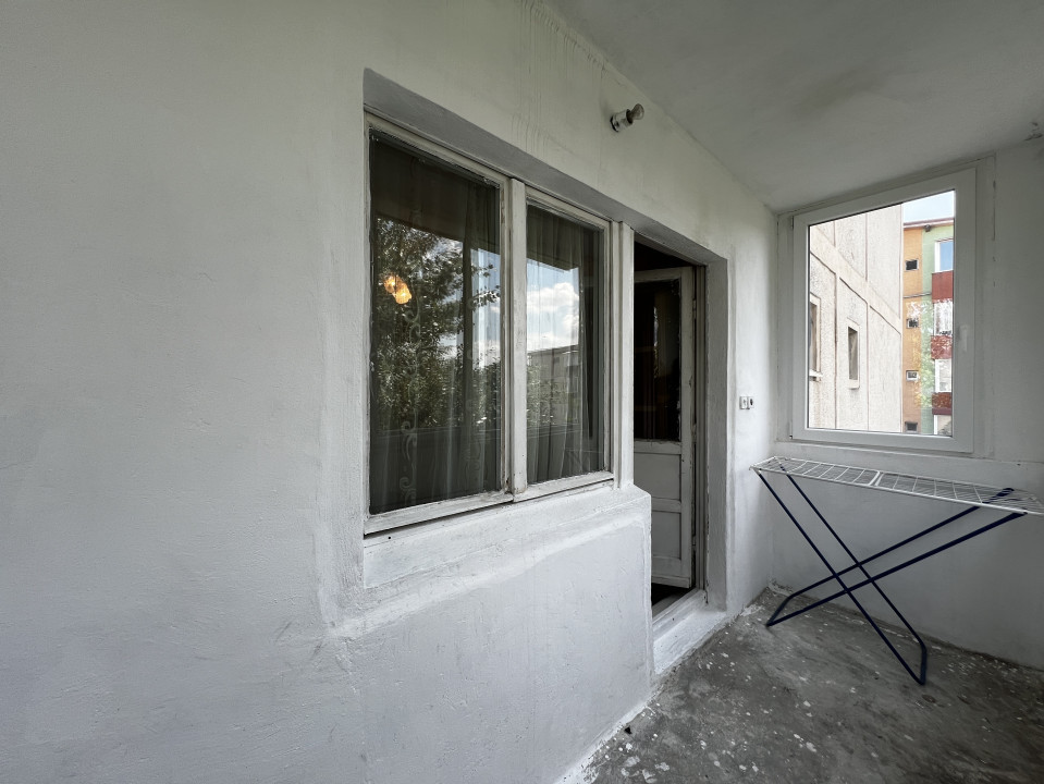 Apartament 3 camere cu garaj, decomandat, etaj intermediar, 65mp, zona Girocului