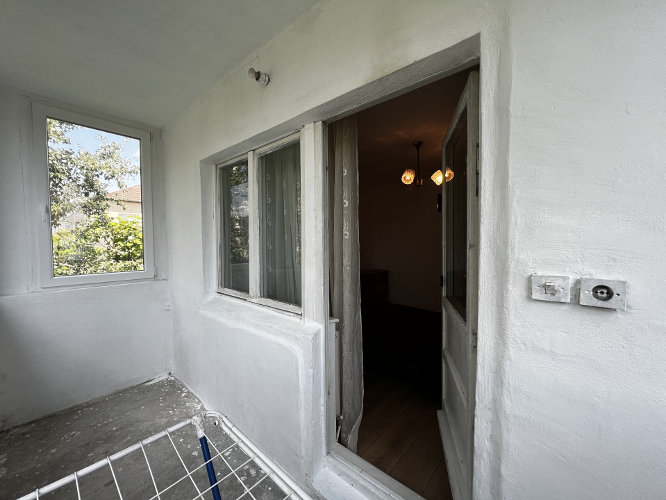 Apartament 3 camere cu garaj, decomandat, etaj intermediar, 65mp, zona Girocului