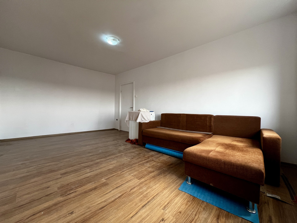 Apartament 3 camere, semidecomandat, etaj intermediar, zona Sala Olimpia