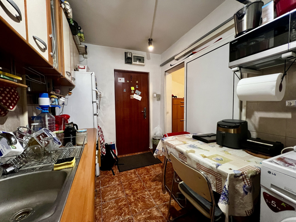 Apartament 3 camere, decomandat, etaj 1, 65mp, zona Calea Sagului