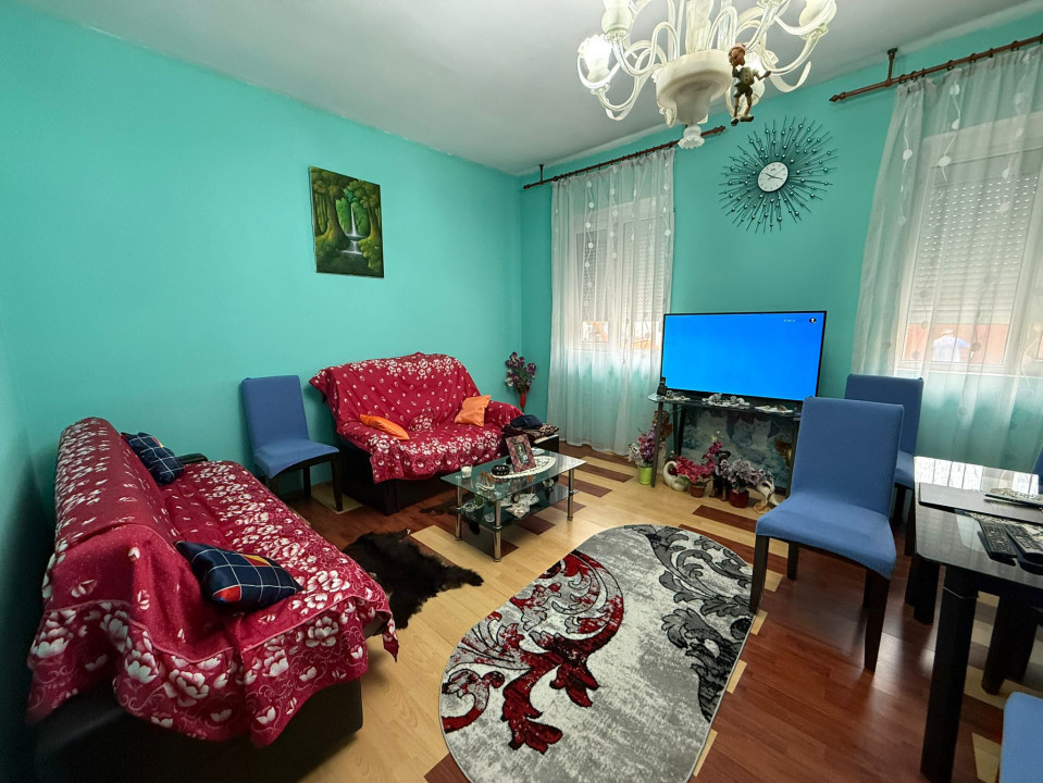 Casa cu 2 camere in curte comuna, 66mp utili, in zona Traian