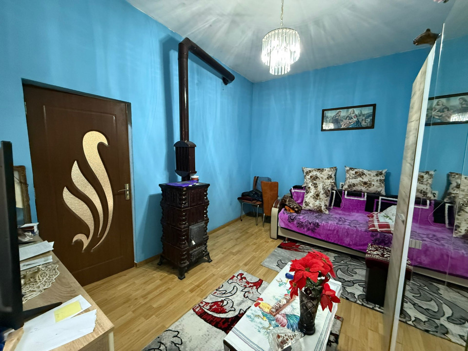 Casa cu 2 camere in curte comuna, 66mp utili, in zona Traian
