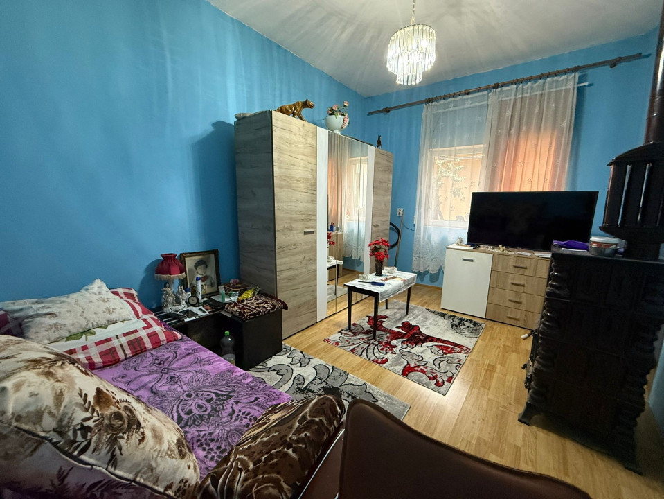 Casa cu 2 camere in curte comuna, 66mp utili, in zona Traian