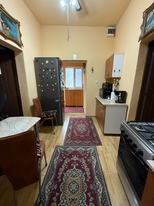 Casa cu 2 camere in curte comuna, 66mp utili, in zona Traian