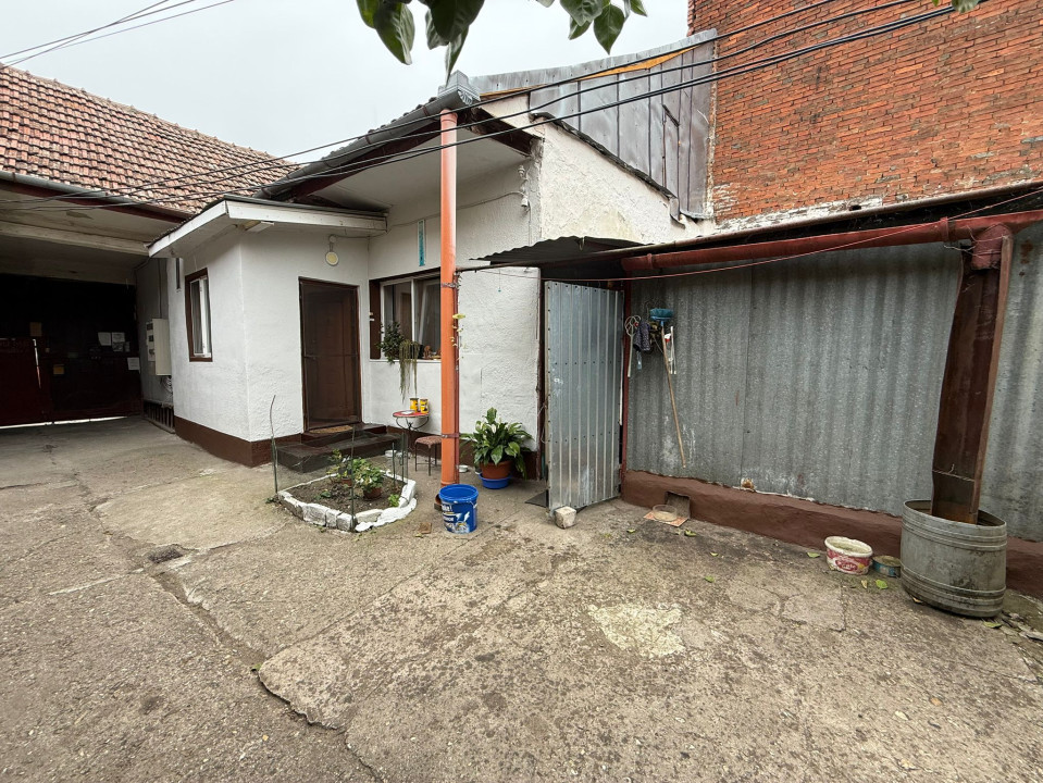 Casa cu 2 camere in curte comuna, 66mp utili, in zona Traian