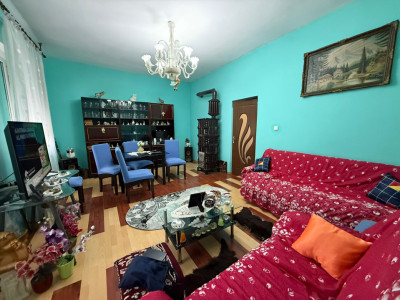 Casa cu 2 camere in curte comuna, 66mp utili, in zona Traian