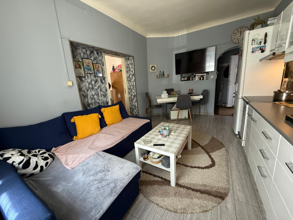 Casa cu o camere si bucatarie mare in curte comuna,  45mp utili, in zona Traian