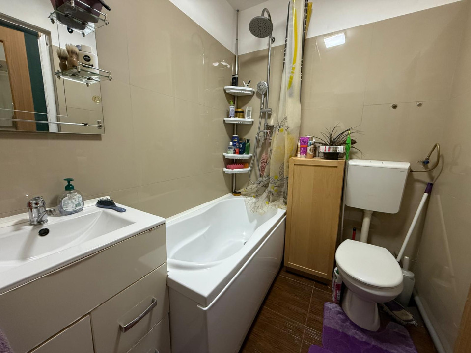 Casa cu o camere si bucatarie mare in curte comuna,  45mp utili, in zona Traian