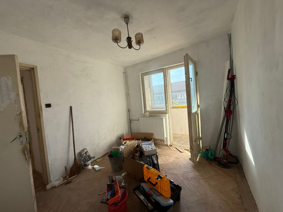 Apartament 3 camere, semidecomandat, 54 mp utili, in zona Dacia