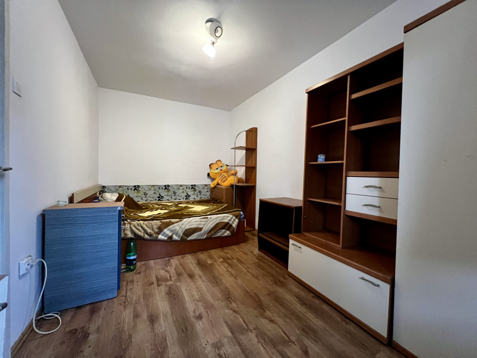Apartament 2 camere, semidecomandat, etaj intermediar, zona Piata Doina