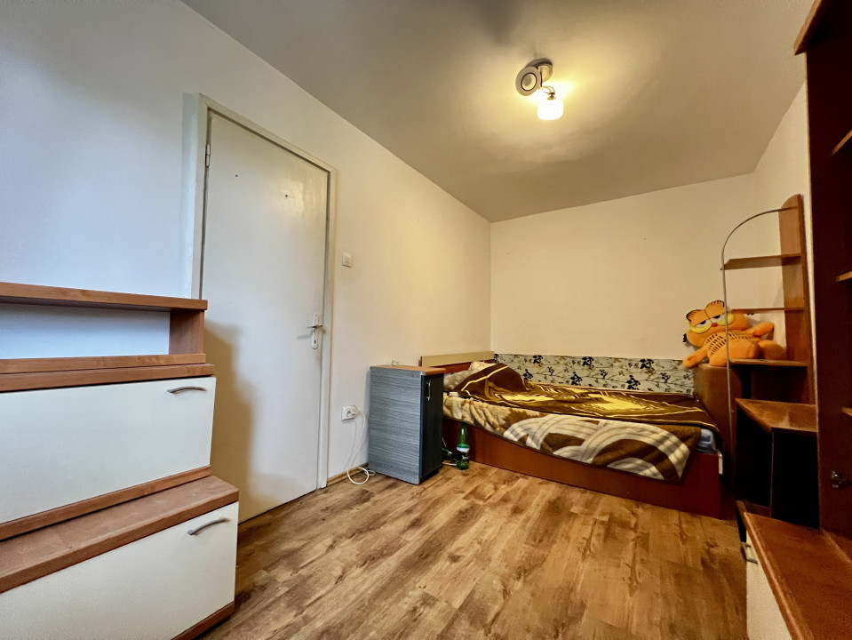 Apartament 2 camere, semidecomandat, etaj intermediar, zona Piata Doina