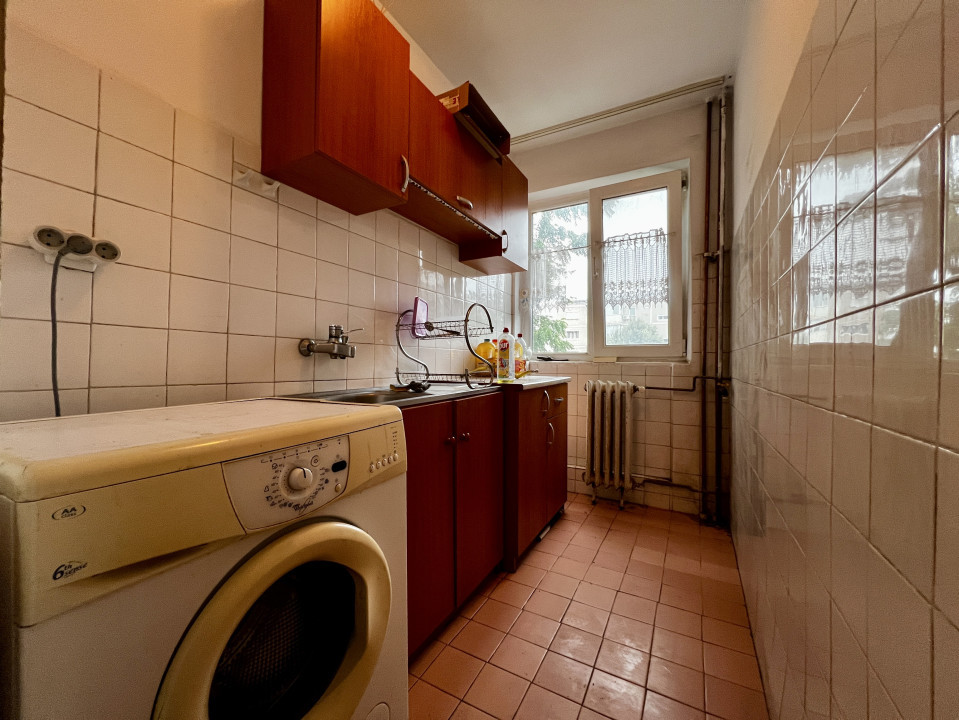 Apartament 2 camere, semidecomandat, etaj intermediar, zona Piata Doina