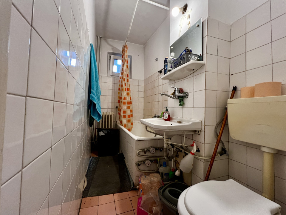 Apartament 2 camere, semidecomandat, etaj intermediar, zona Piata Doina