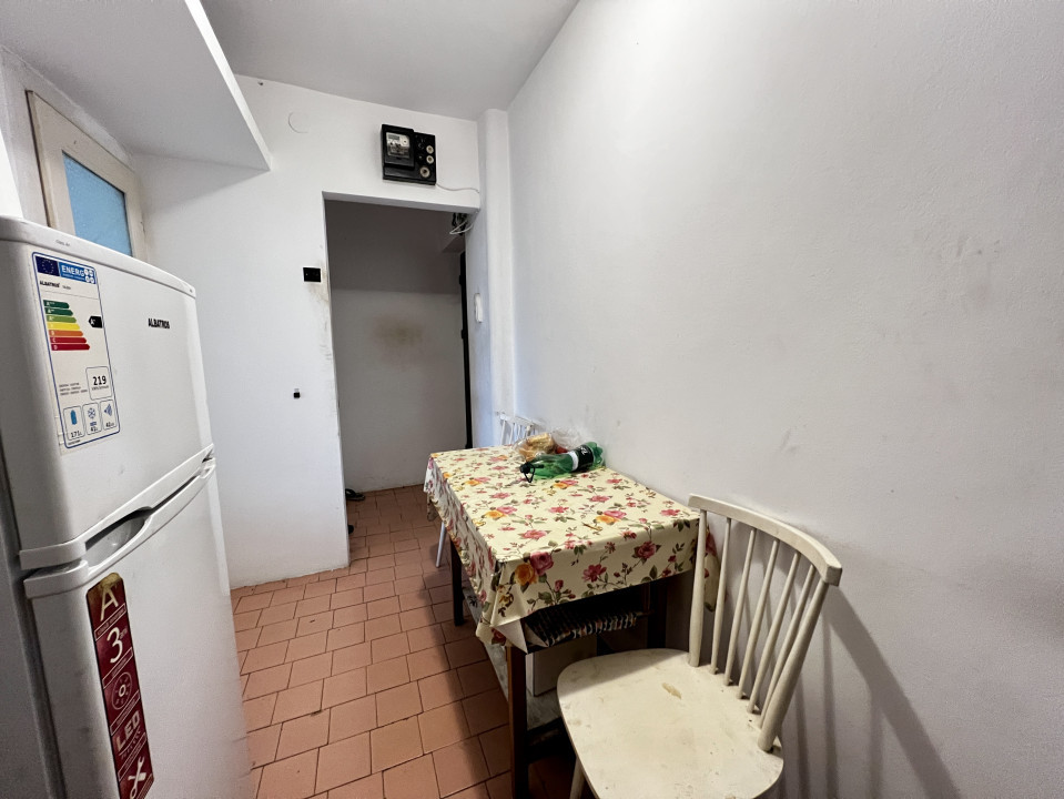 Apartament 2 camere, semidecomandat, etaj intermediar, zona Piata Doina
