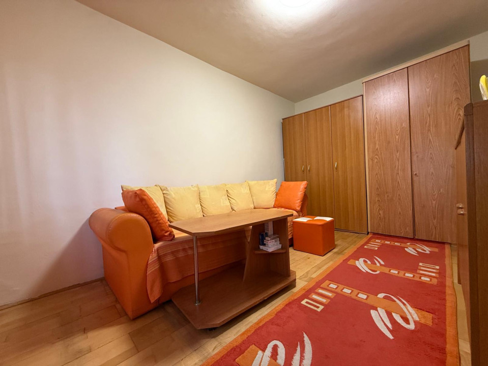 Apartament spatios cu o camera, etaj 3, mobilat si utilat - zona Buziasului