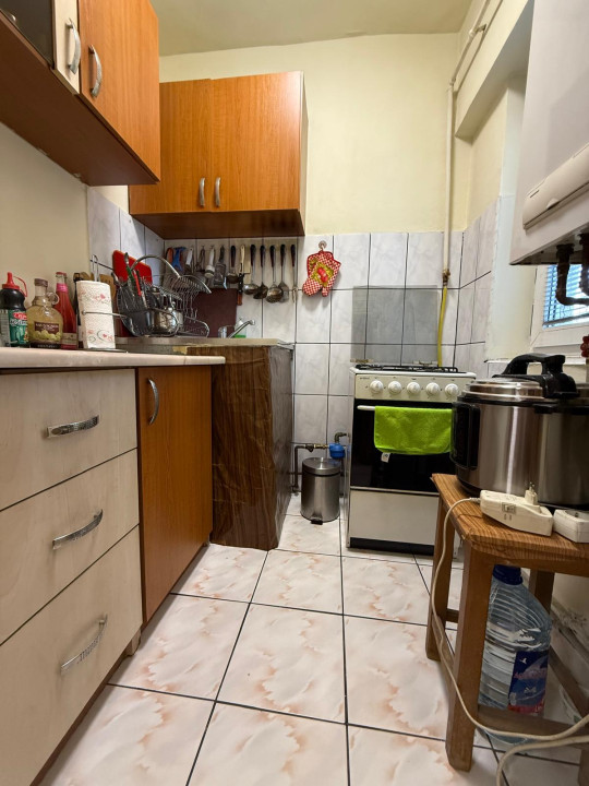 Apartament spatios cu o camera, etaj 3, mobilat si utilat - zona Buziasului