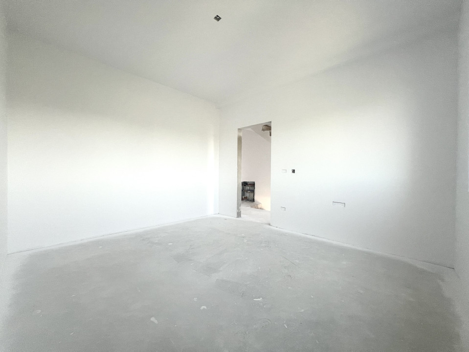 Triplex, 3 camere, 85mp utili, 320mp teren, curent trifazic-Sacalaz