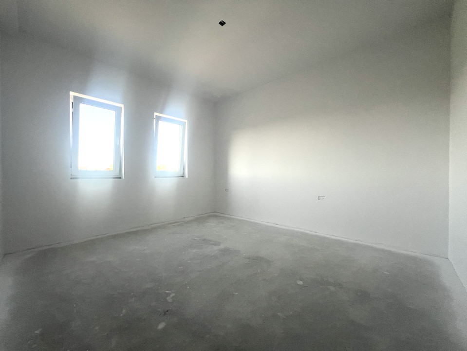 Triplex, 3 camere, 85mp utili, 320mp teren, curent trifazic-Sacalaz