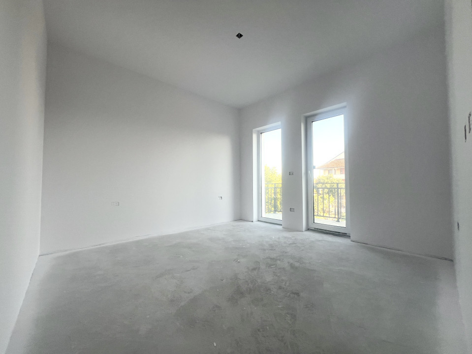 Triplex, 3 camere, 85mp utili, 320mp teren, curent trifazic-Sacalaz