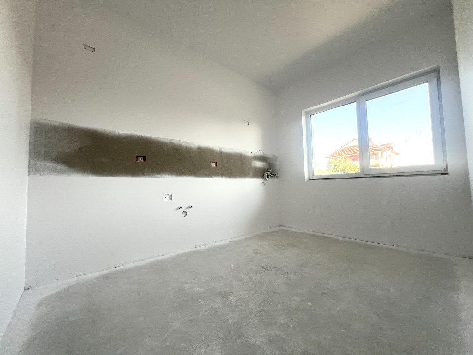 Triplex, 3 camere, 85mp utili, 320mp teren, curent trifazic-Sacalaz