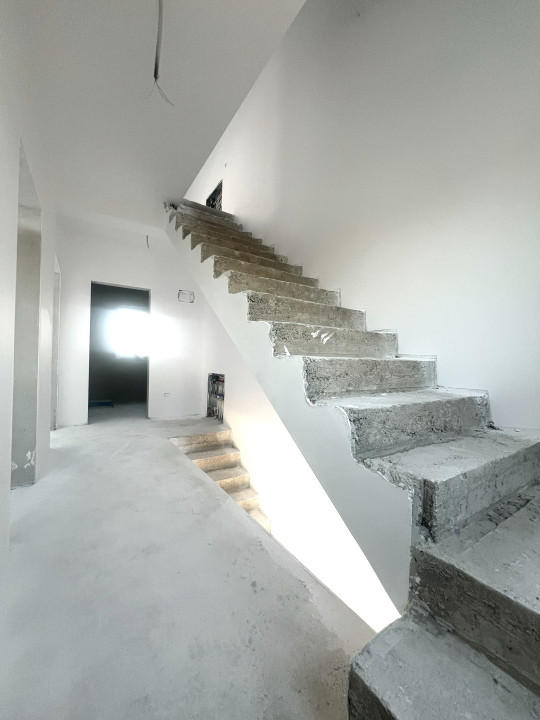 Triplex, 3 camere, 85mp utili, 320mp teren, curent trifazic-Sacalaz