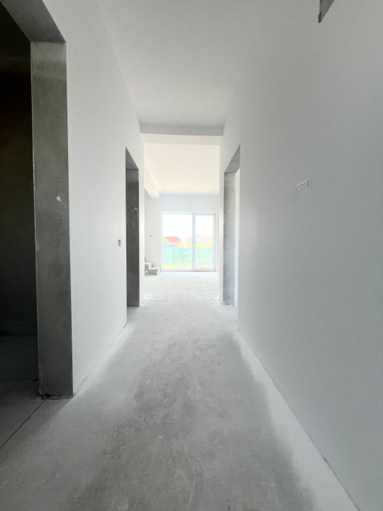 Triplex, 3 camere, 85mp utili, 320mp teren, curent trifazic-Sacalaz
