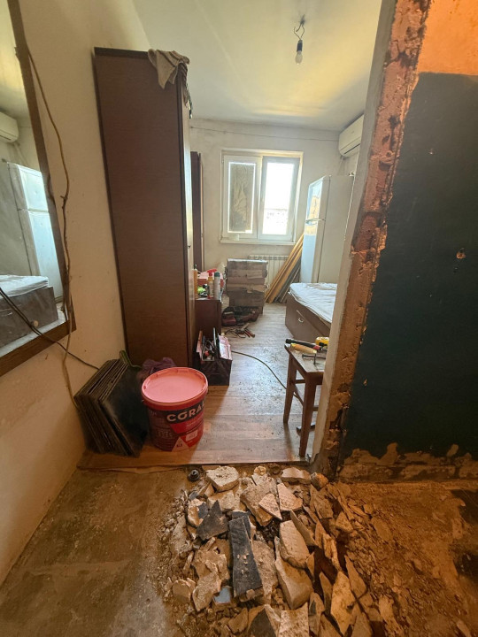 OPORTUNITATE Garsoniera practica, renovata, 12 mp, etaj 2 - Complexul Studentesc